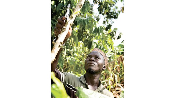 坦桑尼亞小農Hashiri Katakweba參與了公平貿易,讓他有能力把三個孩子送到學校學習。