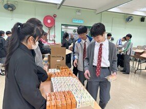 同學參與「無窮午餐籌款大行動」，捐出午餐費用，以行動支持面對貧窮和飢餓的弱勢群體。