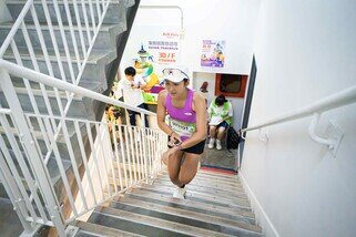 澳門越野跑手張盈起步一刻／衝線一刻。