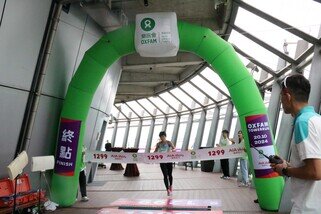 「個人競跑」女子組半塔冠軍由陳美娟奪得，以5分8秒破記錄成績完成賽事。 