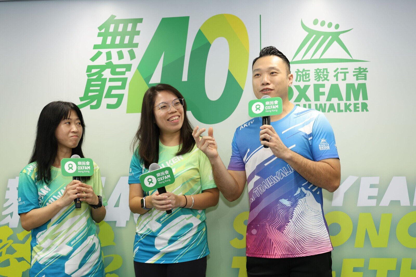 樂施毅行者2024活動大使陳浩源MH（右）、猛龍長跑隊毅行隊聽障成員何淑儀（左）與猛龍長跑隊毅行隊組長及領跑員林旭蕾（中）分享殘疾運動員如何面對挑戰，克服重重障礙。