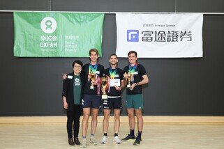 樂施毅行者總冠軍由隊伍8049奪得，隊員包括Ryan Roger Whelan、Jeffrey Ian Campbell、Alexandre Francis Bernand Neyrinck和Lodewijk Vriens，他們以11小時42分鐘以第一名完成樂施毅行者並同時奪得男子組及自由組合冠軍。