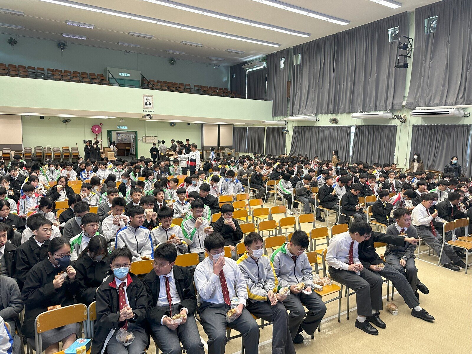 同學參與「無窮午餐籌款大行動」，捐出午餐費用，以行動支持面對貧窮和飢餓的弱勢群體。