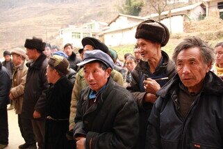 樂施會為雲南地震長者送暖度寒冬