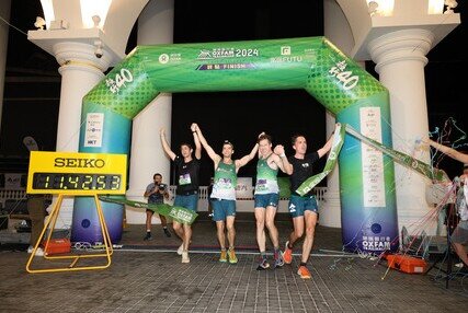 樂施毅行者2024首名衝線成績出爐 - 100公里路線：Jeffrey Ian Campbell、Ryan Roger Whelan、Alexandre Francis Bernand Neyrinck、Lodewijk Vriens以11小時42分首名衝線 |「40周年限定版」路線：曾福祥、曾進傑、陳家強、吳瑋曦以5小時46分鐘首名衝線 - 圖像